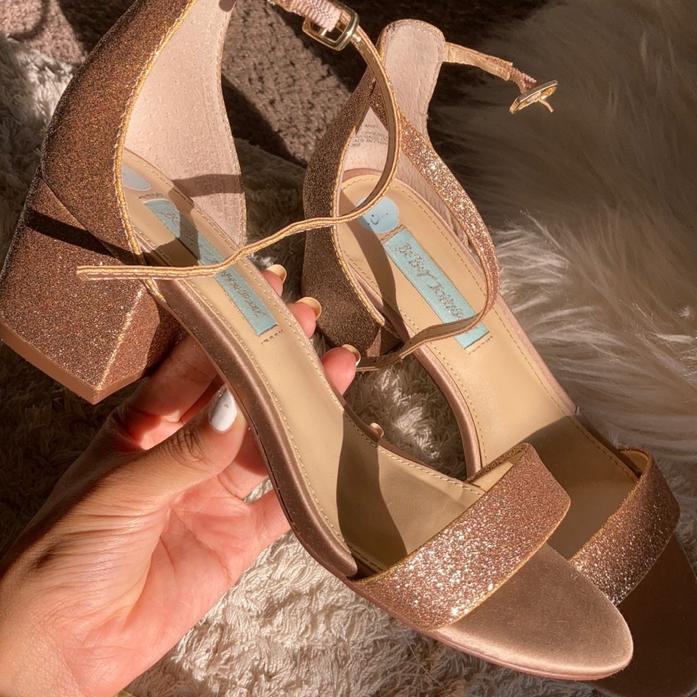 Shoes - Picture 2 of 4